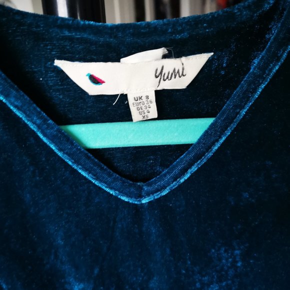 Yumi Velvet Dress - Picture 4 of 9